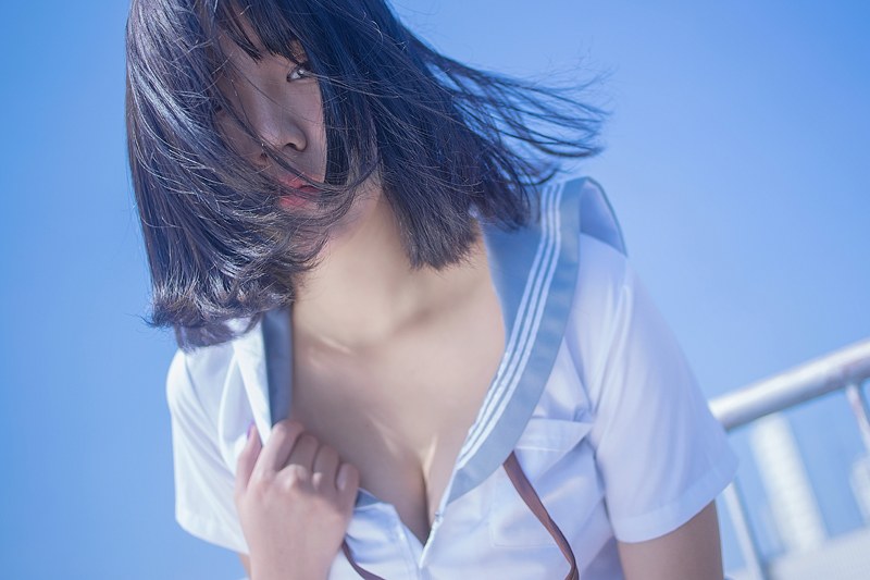 嫩模汐姐天台上半脱JK制服秀美胸(图31)