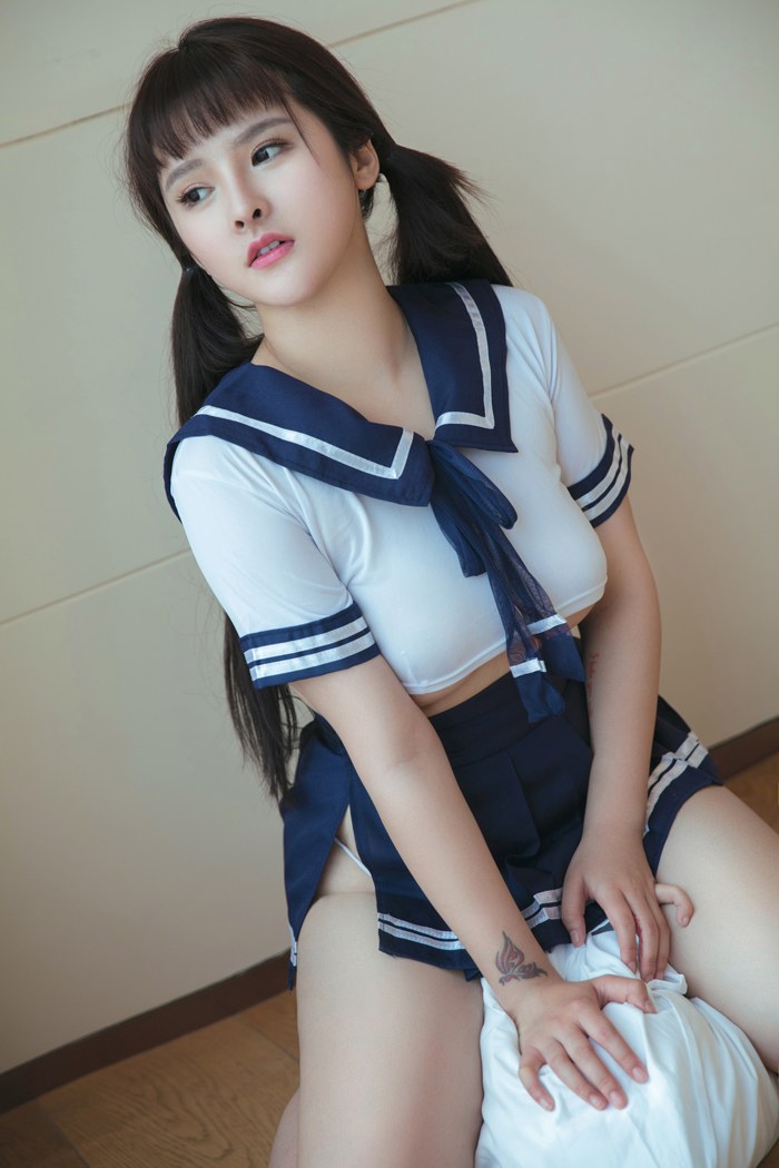 宅男女神杨漫妮制服秀丰乳肥臀看点足(图15)