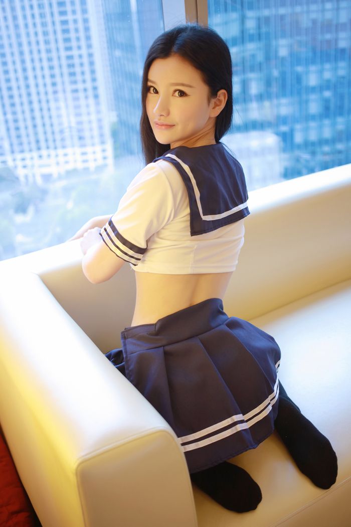 粉妹子姗姗制服写真肚兜与丁裤更配(图20)